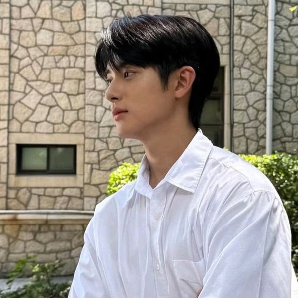 대조선국 김민규 프로필1.jpg