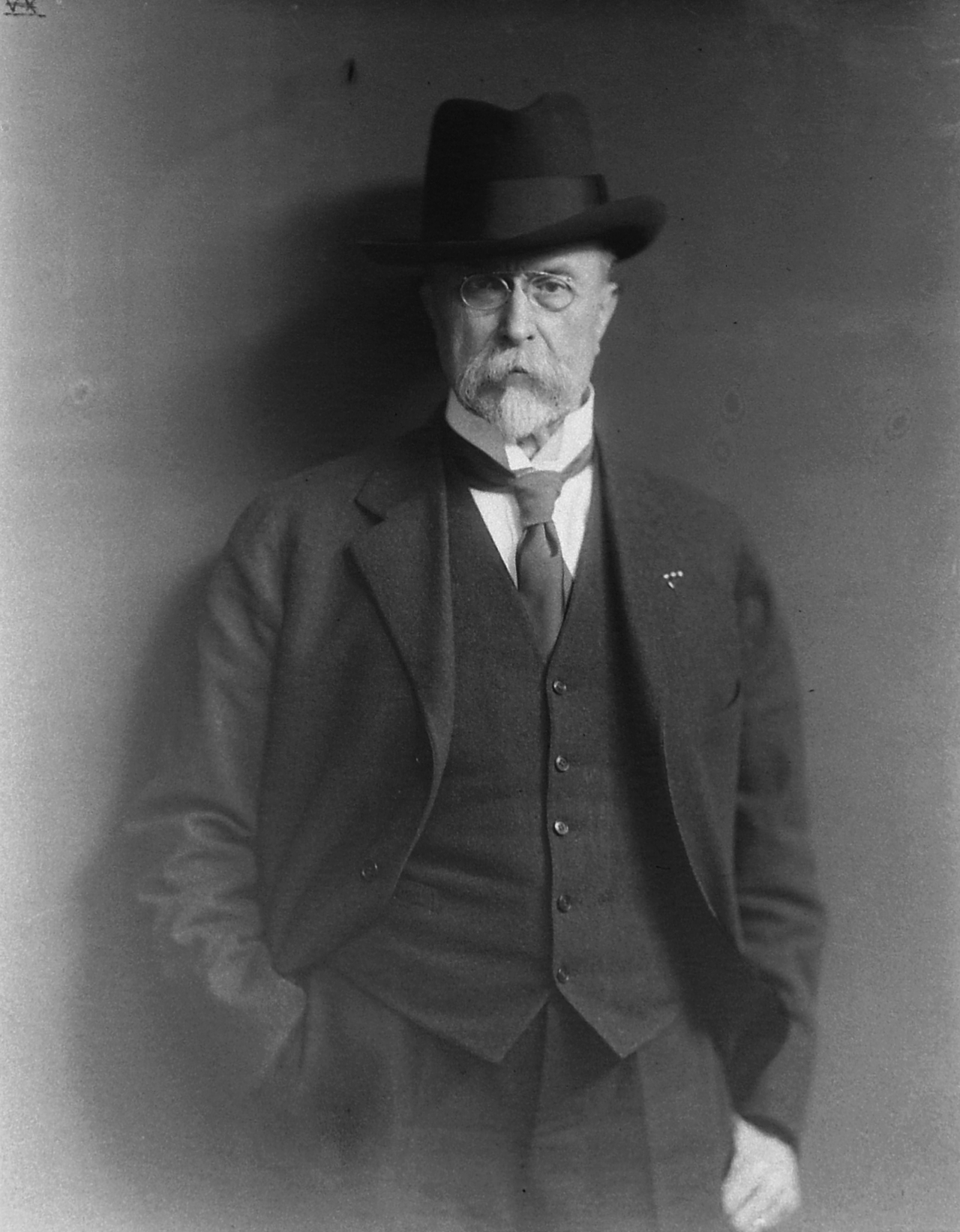 1280px-Tomáš Garrigue Masaryk 1919.png