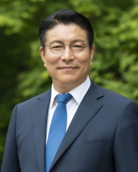 파일:조형욱 교육대신.jpg