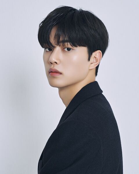 파일:윤석2.jpeg