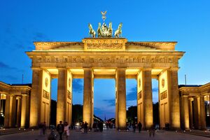 External-upload.wikimedia.org-Brandenburger Tor abends.JPEG