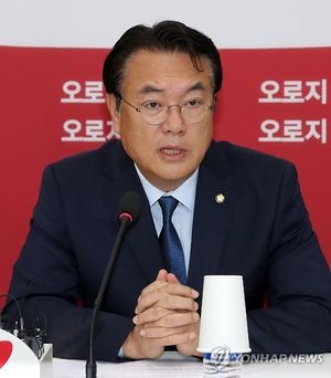 정진석 의원.jpg