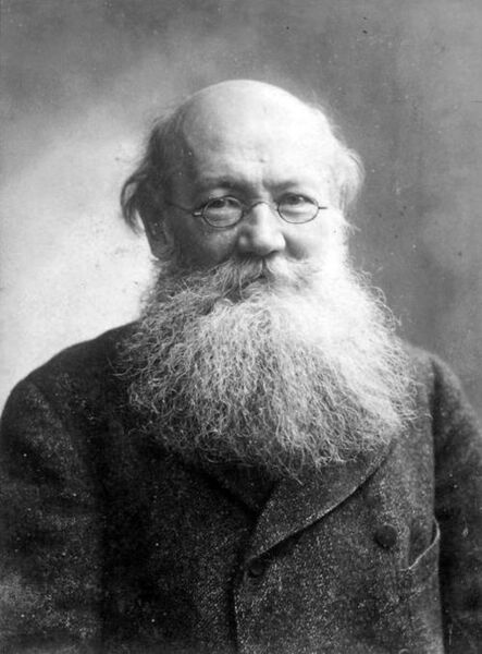 파일:2000px-Peter Kropotkin circa 1900.jpg